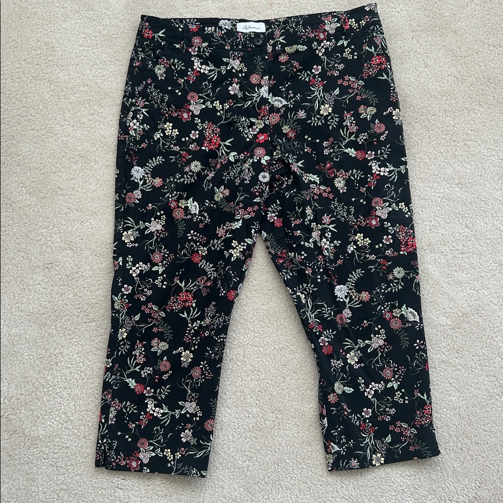 Reitmans Black Floral Patterned Capris Cotton Pants